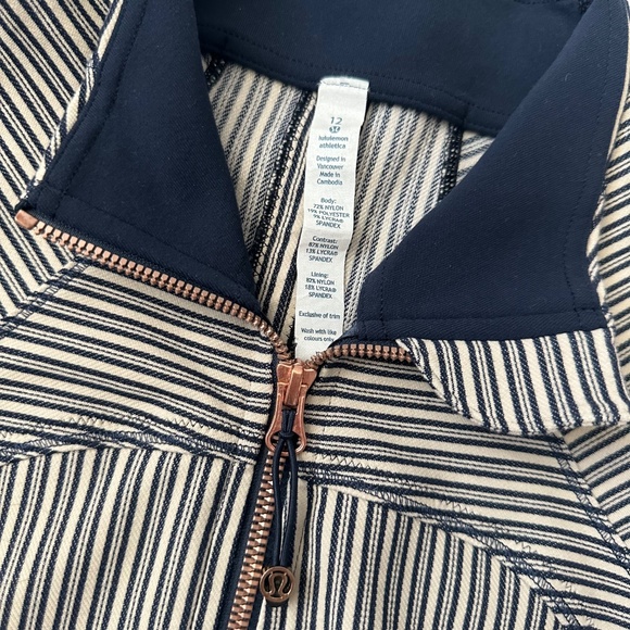 Lululemon Forme Jacket Navy/Tan Stripes with Rose Gold Hardware, Size 12 - Picture 3 of 7